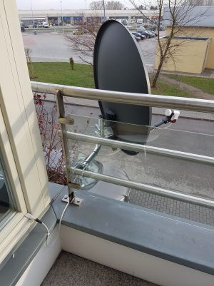 antena satelitarna balkon+przejściówka okienna_Resized_1